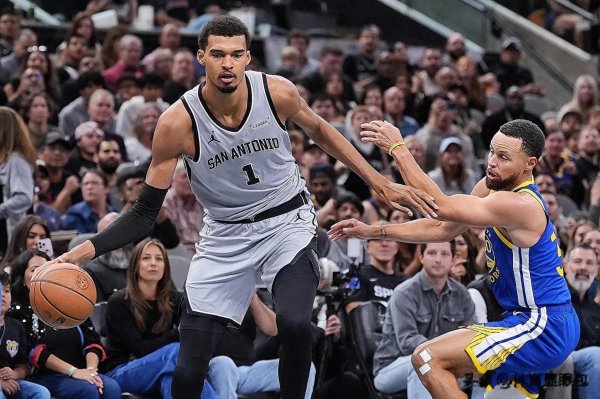 牛客栈策略 36岁库里太硬了! 49分+罚球准绝杀, 创两纪录带队逆转